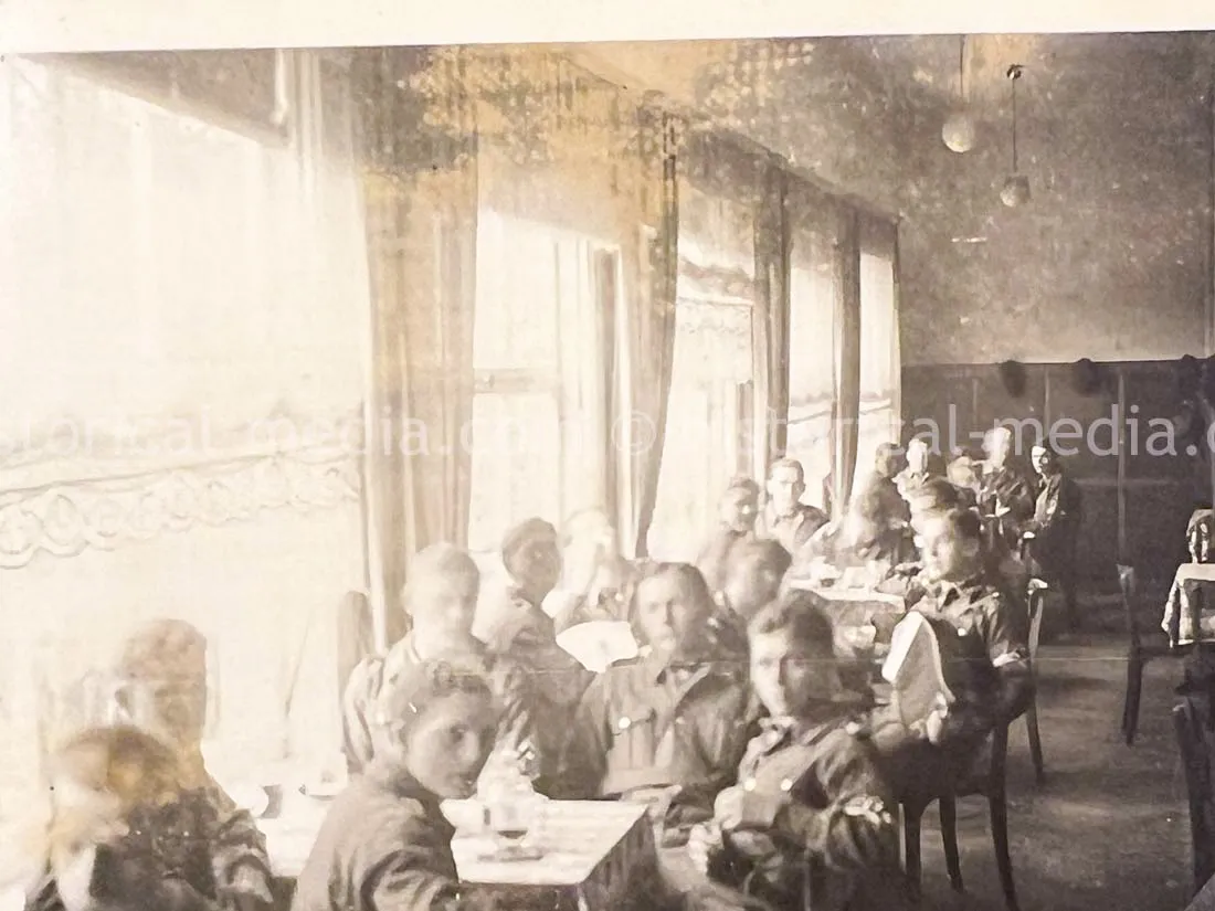 AMAZING HITLER JUGEND PHOTO, CUFFTITLE, SOLDBUCH & DOCUMENT GROUPING + LATE WAR KIA - 277. VOLKS-GRENADIER-DIVISION