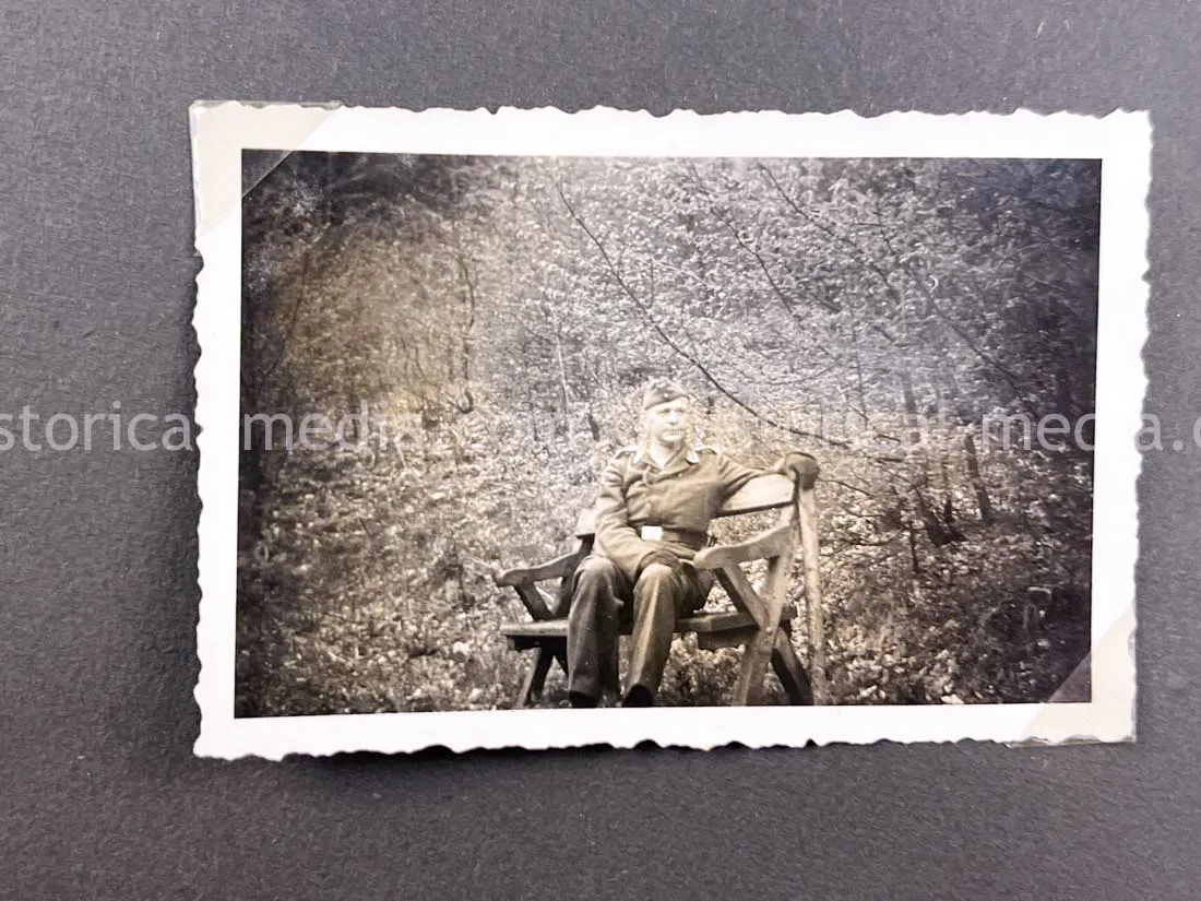 AMAZING HITLER JUGEND PHOTO, CUFFTITLE, SOLDBUCH & DOCUMENT GROUPING + LATE WAR KIA - 277. VOLKS-GRENADIER-DIVISION