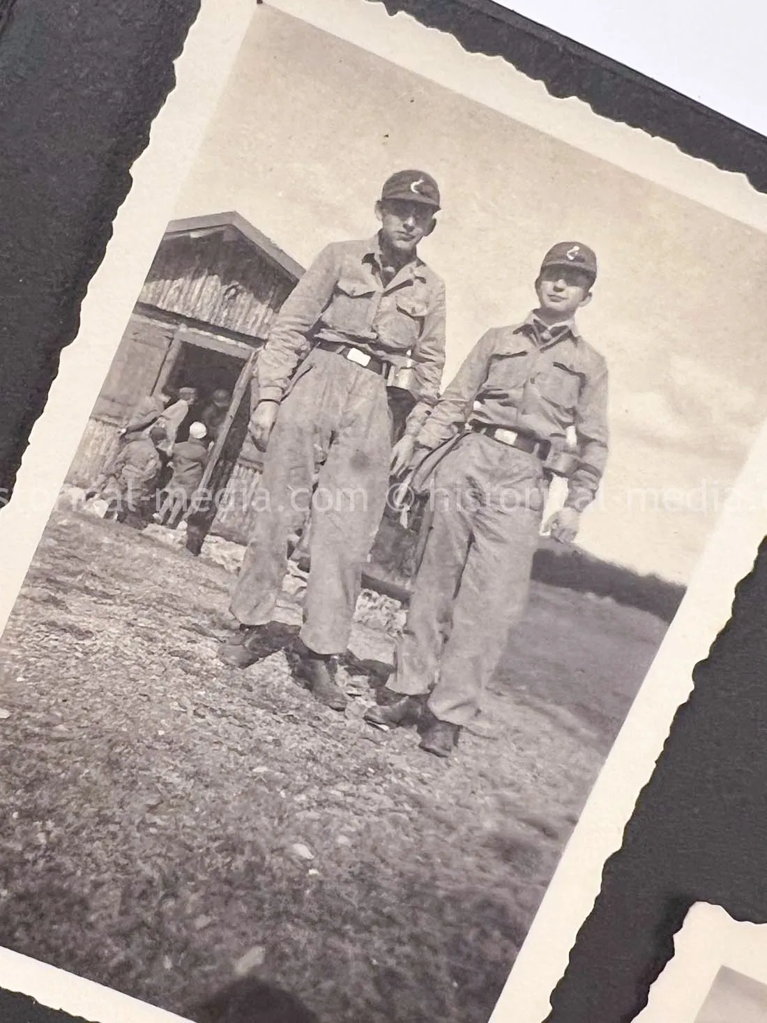 AMAZING HITLER JUGEND PHOTO, CUFFTITLE, SOLDBUCH & DOCUMENT GROUPING + LATE WAR KIA - 277. VOLKS-GRENADIER-DIVISION