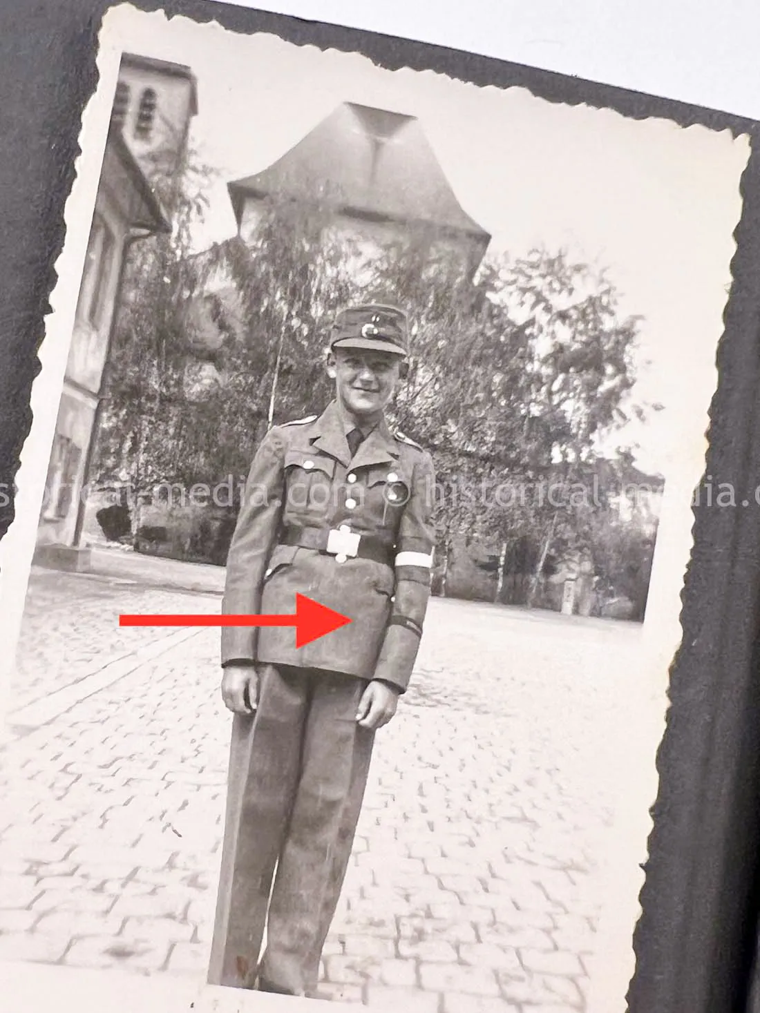 AMAZING HITLER JUGEND PHOTO, CUFFTITLE, SOLDBUCH & DOCUMENT GROUPING + LATE WAR KIA - 277. VOLKS-GRENADIER-DIVISION