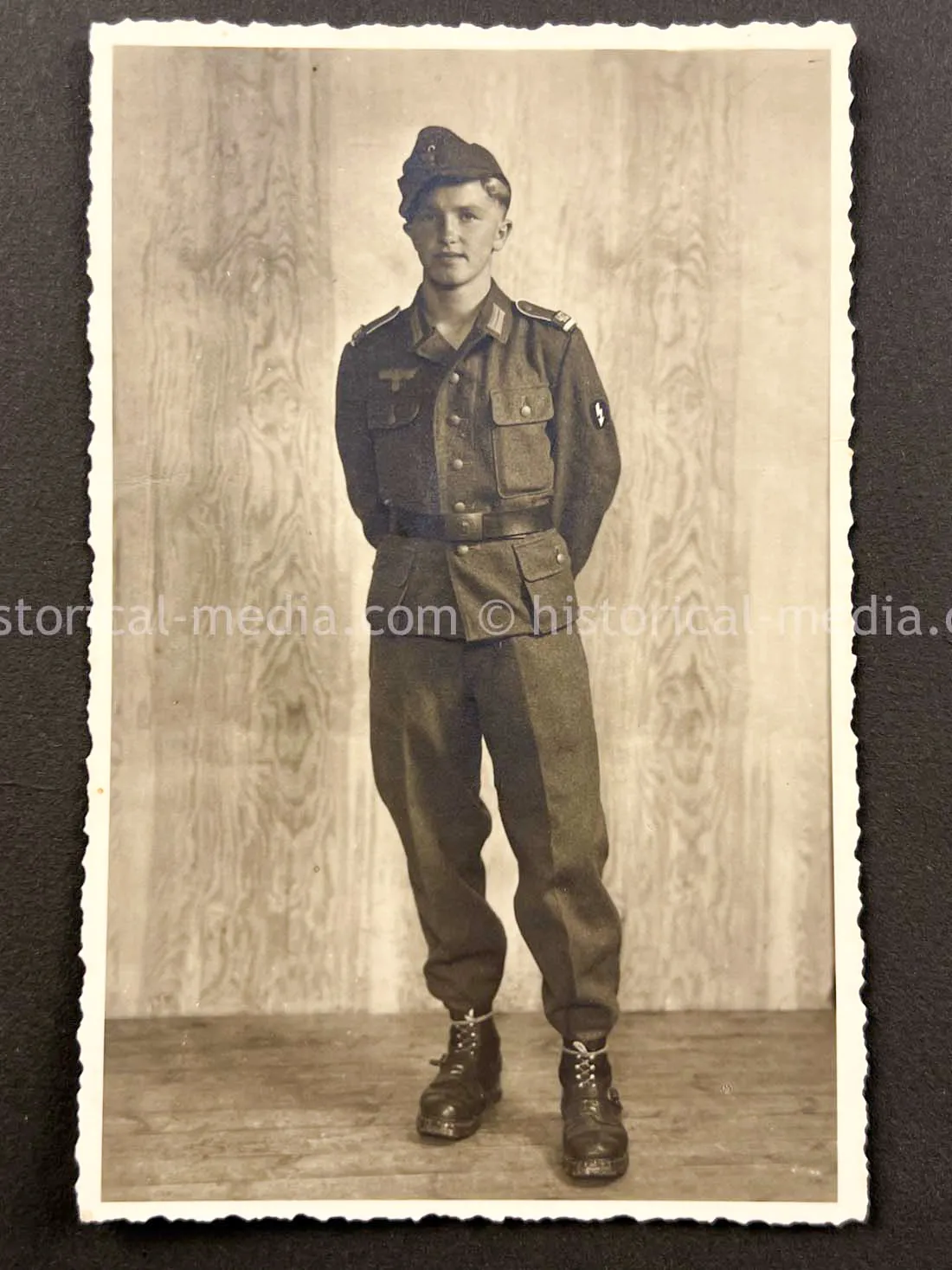 AMAZING HITLER JUGEND PHOTO, CUFFTITLE, SOLDBUCH & DOCUMENT GROUPING + LATE WAR KIA - 277. VOLKS-GRENADIER-DIVISION