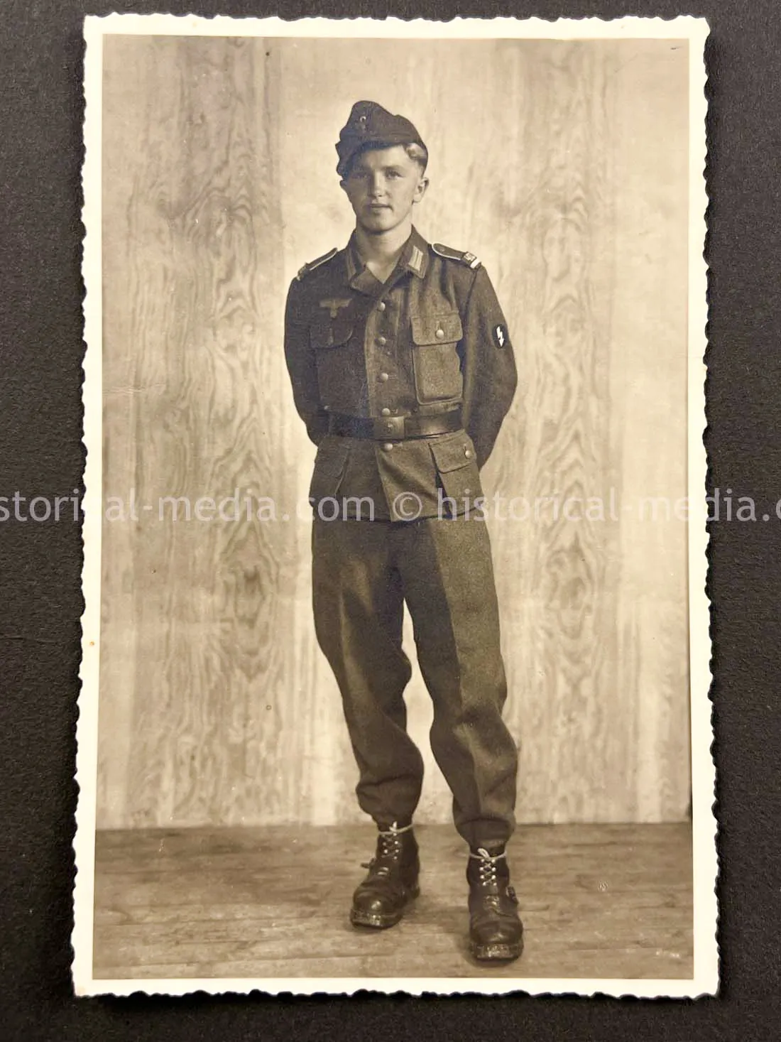 AMAZING HITLER JUGEND PHOTO, CUFFTITLE, SOLDBUCH & DOCUMENT GROUPING + LATE WAR KIA - 277. VOLKS-GRENADIER-DIVISION
