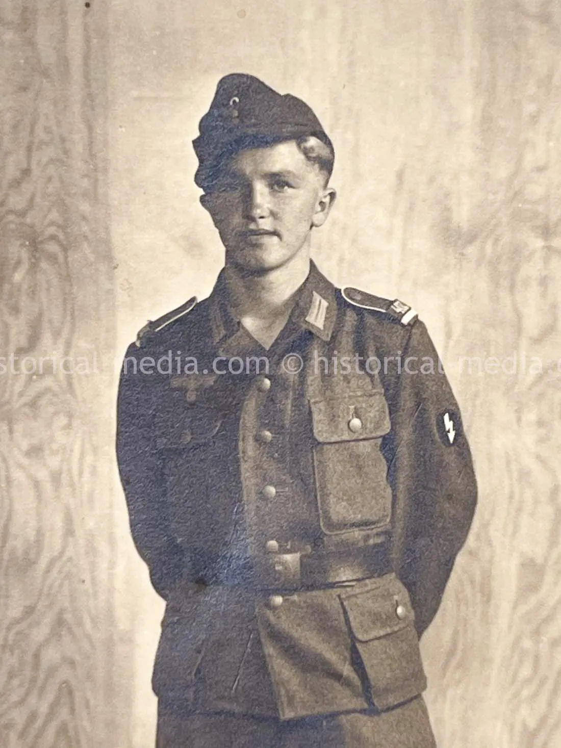 AMAZING HITLER JUGEND PHOTO, CUFFTITLE, SOLDBUCH & DOCUMENT GROUPING + LATE WAR KIA - 277. VOLKS-GRENADIER-DIVISION