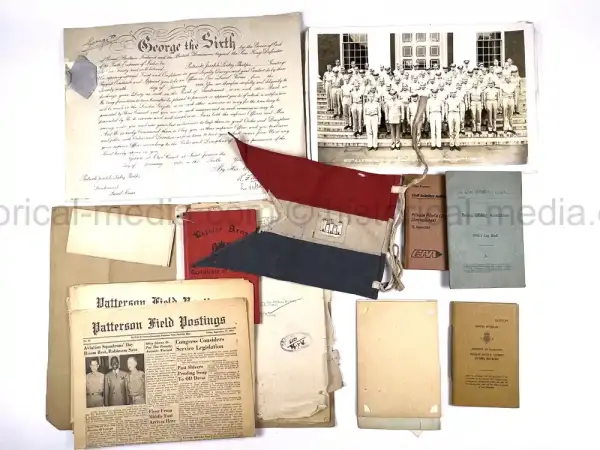 BRITISH WWII PHOTO & DOCUMENT GROUPING – OFFICER ROYAL BERKSHIRES BRITISH WWII PHOTO & DOCUMENT GROUPING - OFFICER ROYAL BERKSHIRES