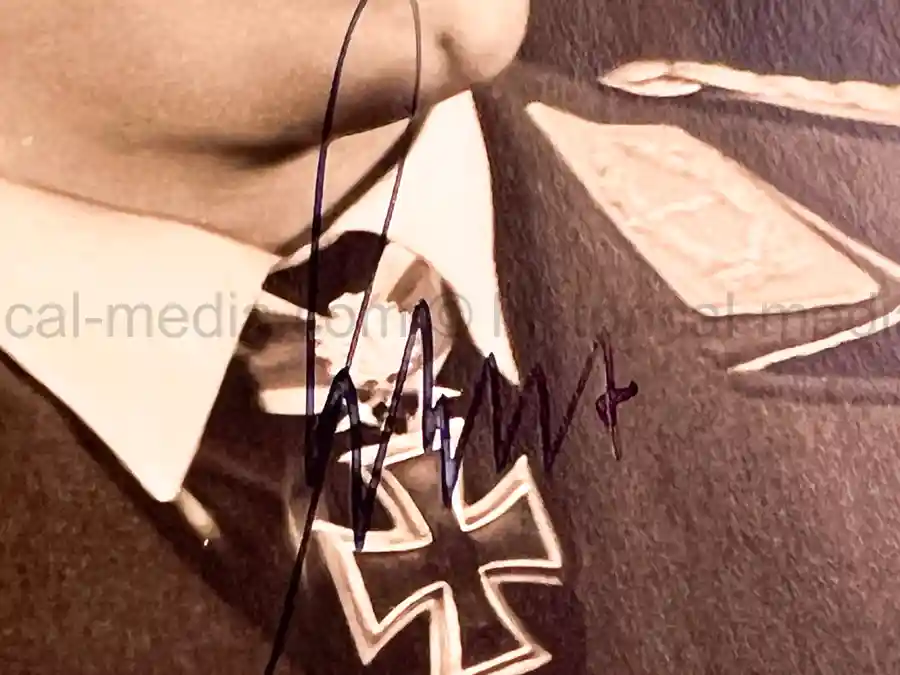 RARE WARTIME PORTRAIT PHOTO & SIGNATURE - NIGHTFIGHTER- HELMUT LENT - 119 VICTORIES