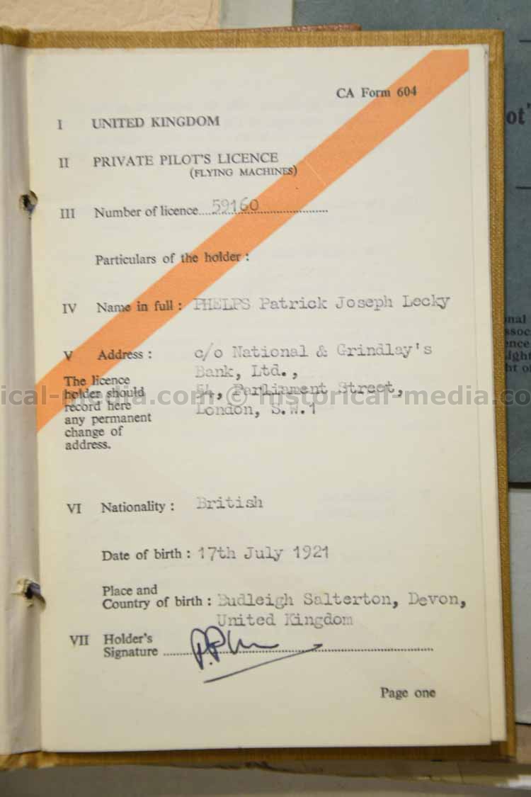 BRITISH WWII PHOTO & DOCUMENT GROUPING - OFFICER ROYAL BERKSHIRES