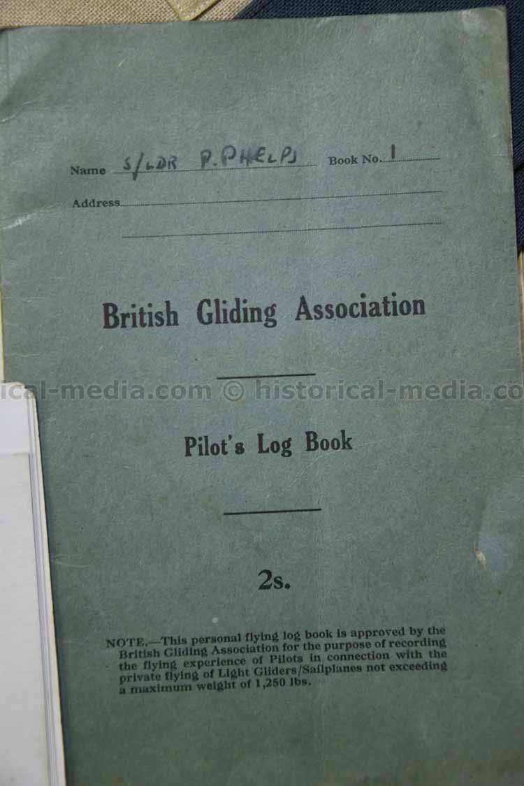 BRITISH WWII PHOTO & DOCUMENT GROUPING - OFFICER ROYAL BERKSHIRES