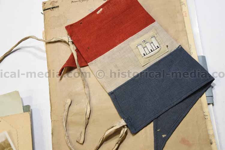 BRITISH WWII PHOTO & DOCUMENT GROUPING - OFFICER ROYAL BERKSHIRES