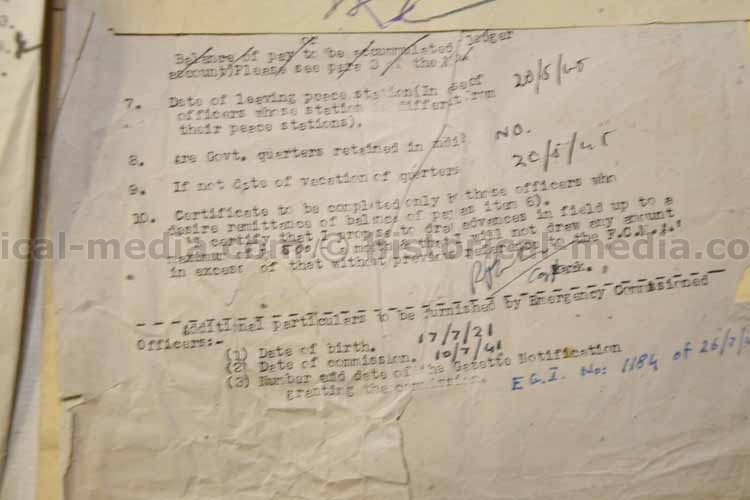 BRITISH WWII PHOTO & DOCUMENT GROUPING - OFFICER ROYAL BERKSHIRES