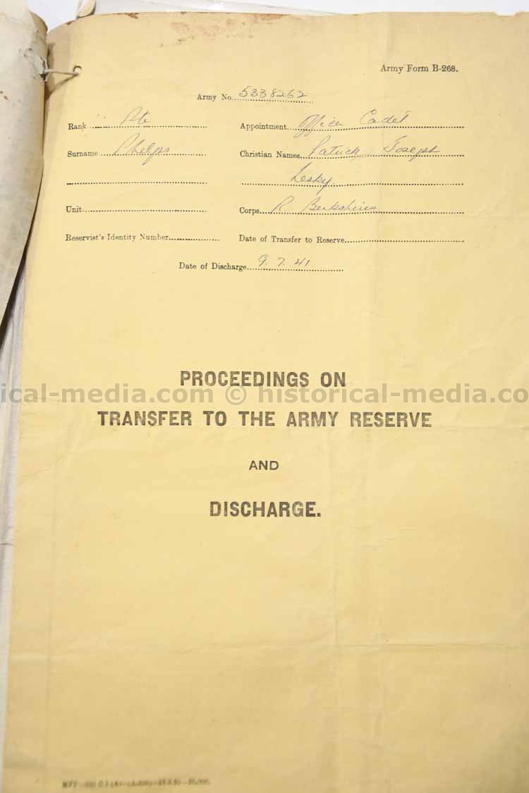 BRITISH WWII PHOTO & DOCUMENT GROUPING - OFFICER ROYAL BERKSHIRES