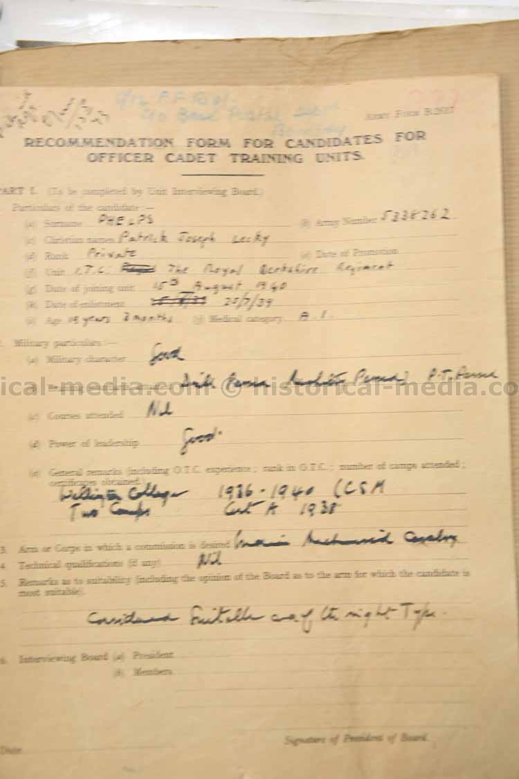 BRITISH WWII PHOTO & DOCUMENT GROUPING - OFFICER ROYAL BERKSHIRES