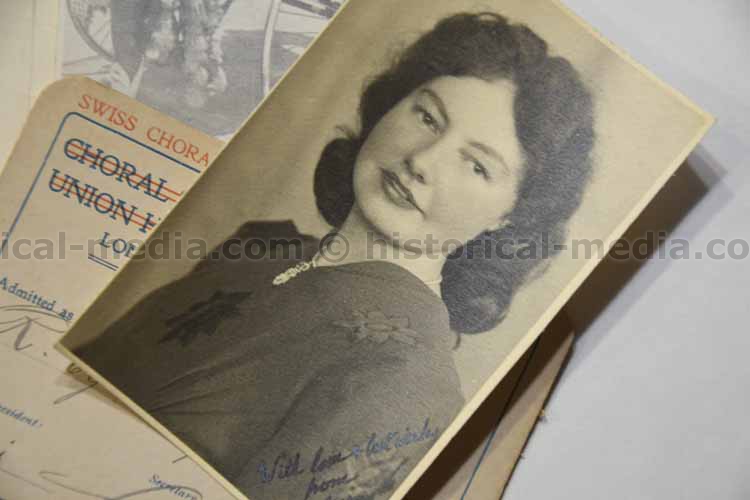 WWII BRITISH WREN PHOTO GROUPING