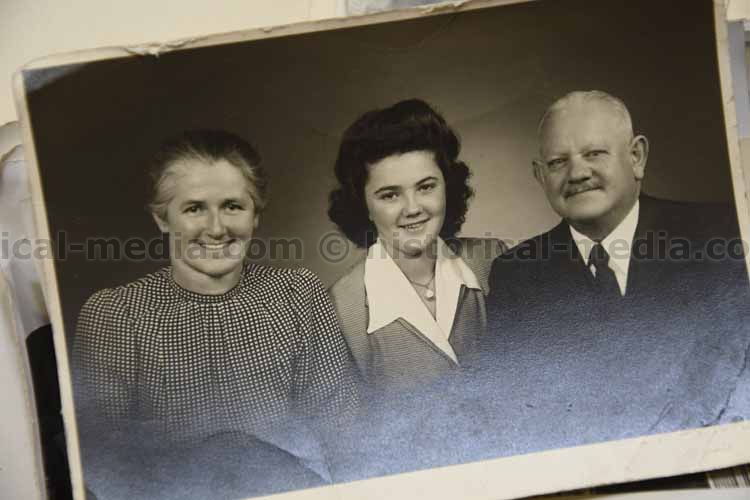 WWII BRITISH WREN PHOTO GROUPING