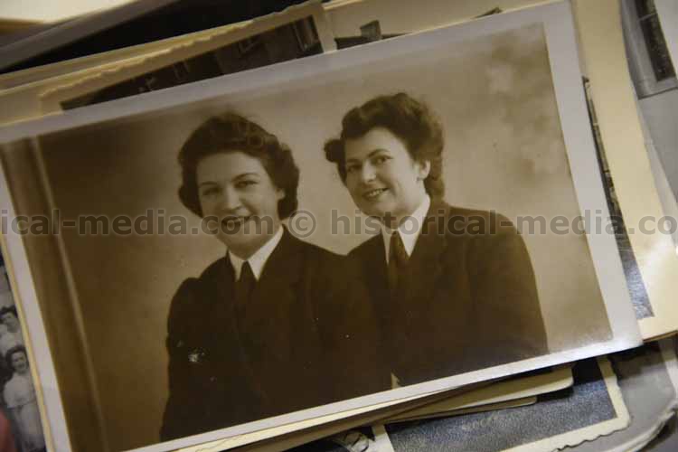 WWII BRITISH WREN PHOTO GROUPING