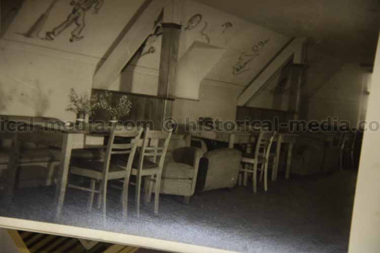 WWII BRITISH WREN PHOTO GROUPING