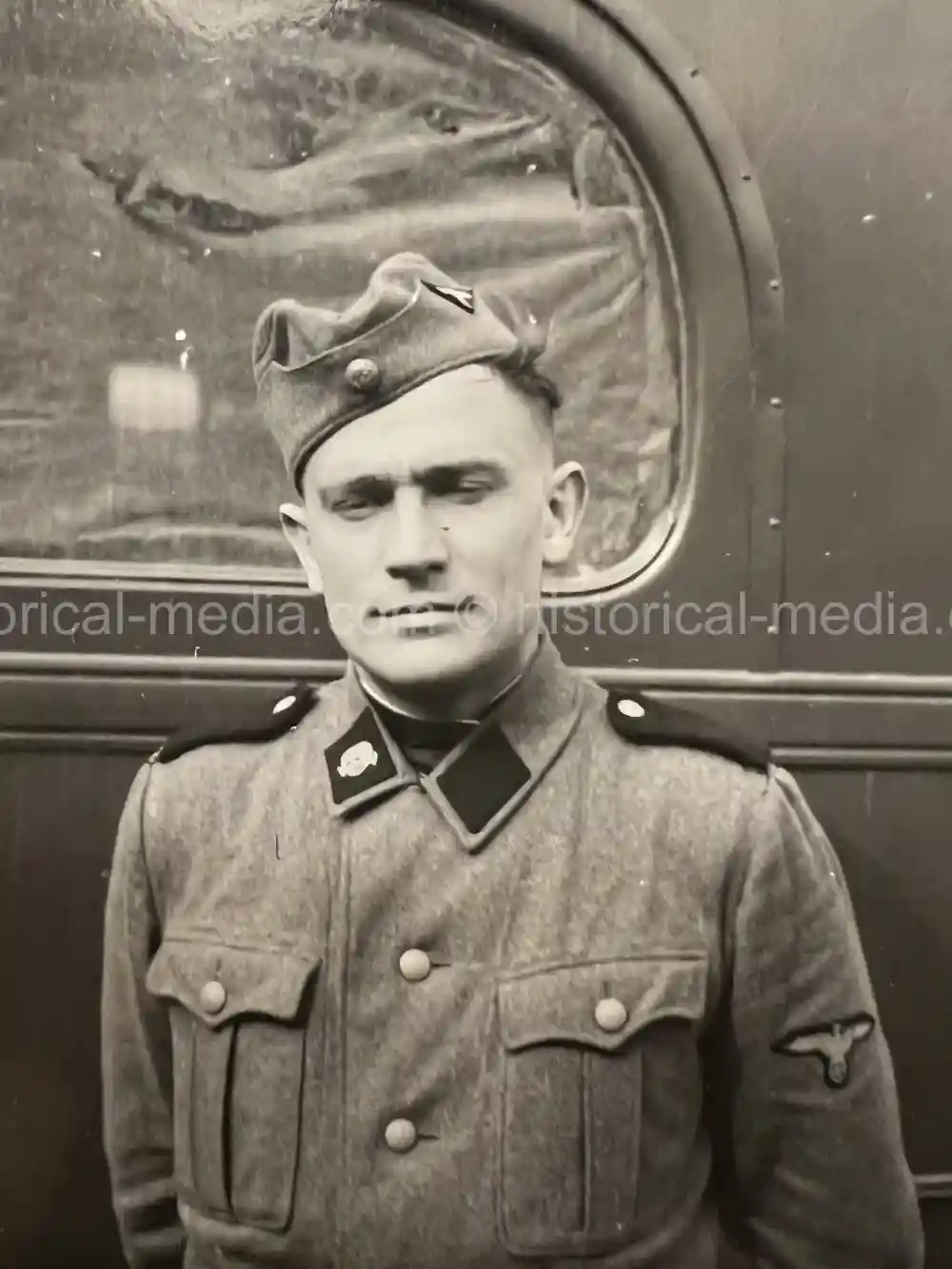 WAFFEN-SS DOCUMENT GROUPING - SS DIVISION TOTENKOPF & NORD + REICHSAMTSLEITER