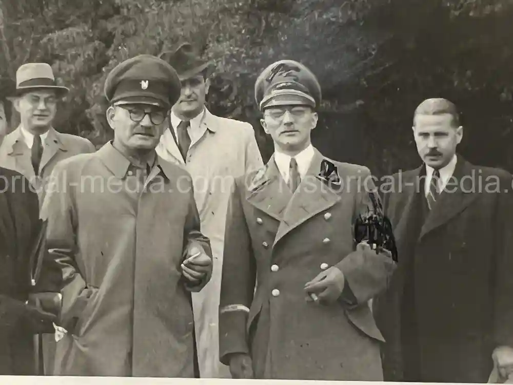 WAFFEN-SS DOCUMENT GROUPING - SS DIVISION TOTENKOPF & NORD + REICHSAMTSLEITER