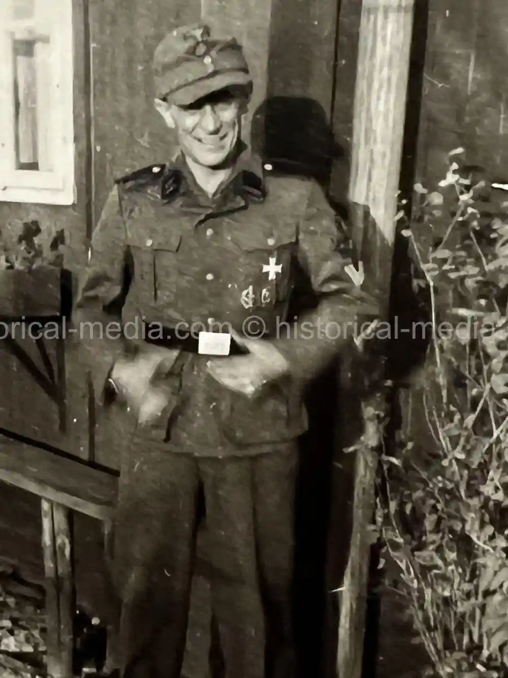 WAFFEN-SS DOCUMENT GROUPING - SS DIVISION TOTENKOPF & NORD + REICHSAMTSLEITER