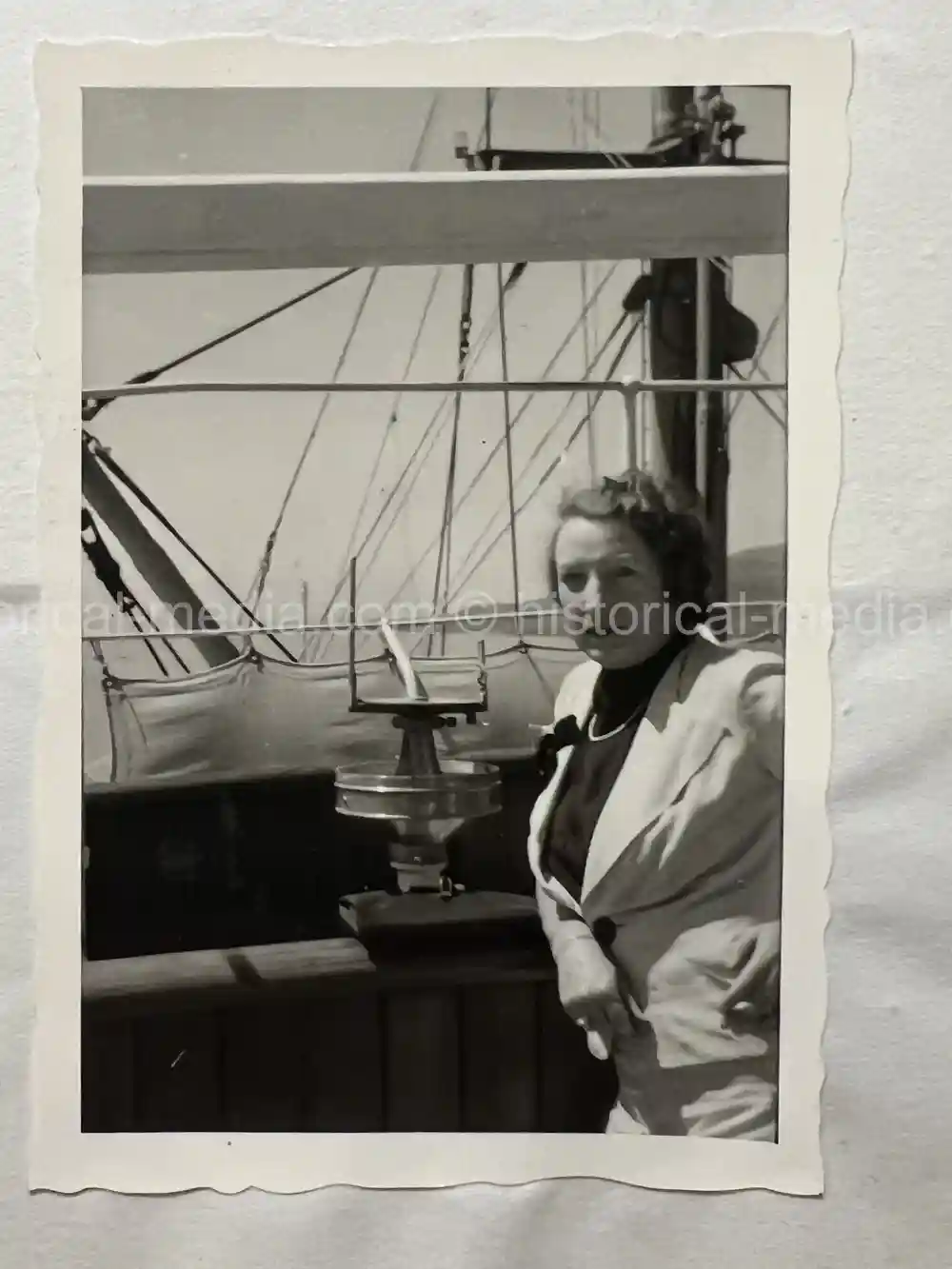 WAFFEN-SS DOCUMENT GROUPING - SS DIVISION TOTENKOPF & NORD + REICHSAMTSLEITER