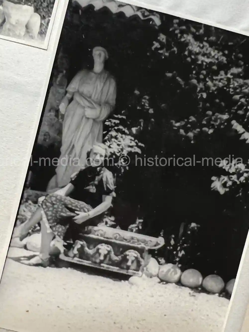 WAFFEN-SS DOCUMENT GROUPING - SS DIVISION TOTENKOPF & NORD + REICHSAMTSLEITER