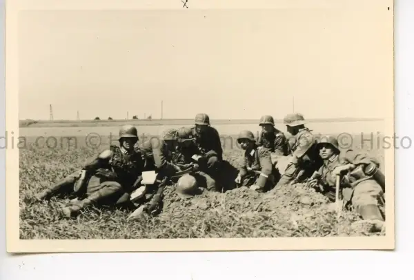 WWII GERMAN PHOTO SOLDIERS IN FOXHOLE IN THE FIELD – FRANCE 1940 – HELMET STRAP VARIATIONS – 2 IMG 1522.webp